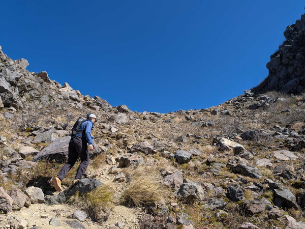 紅葉の新潟焼山へ。ホームマウンテンから広がる山遊びと今回の山道具
