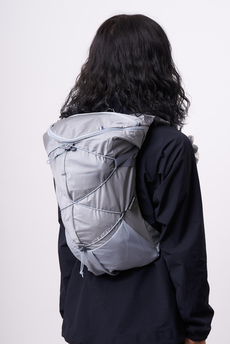 ラッシュ 20 [PAAGO WORKS パーゴワークス] バックパック 20L